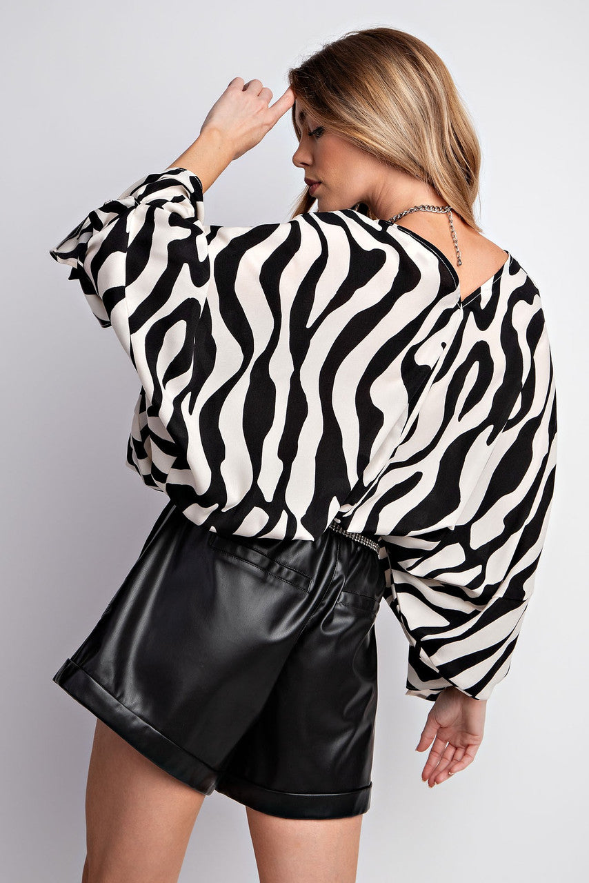 WAVY ABSTRACT PRINTED TOP