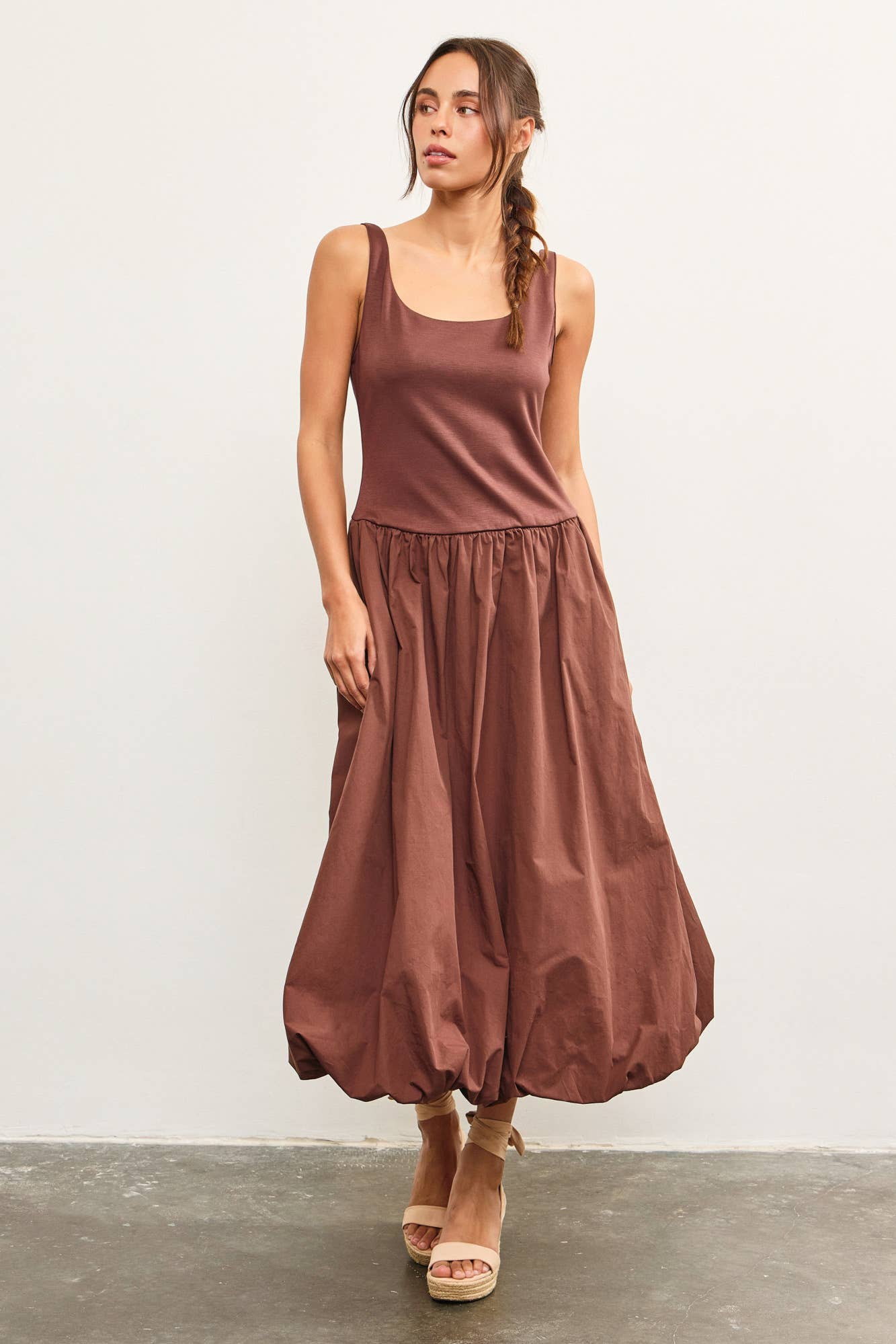 BALLOON HEM SLEEVELESS MIDI DRESS ESPRESSO