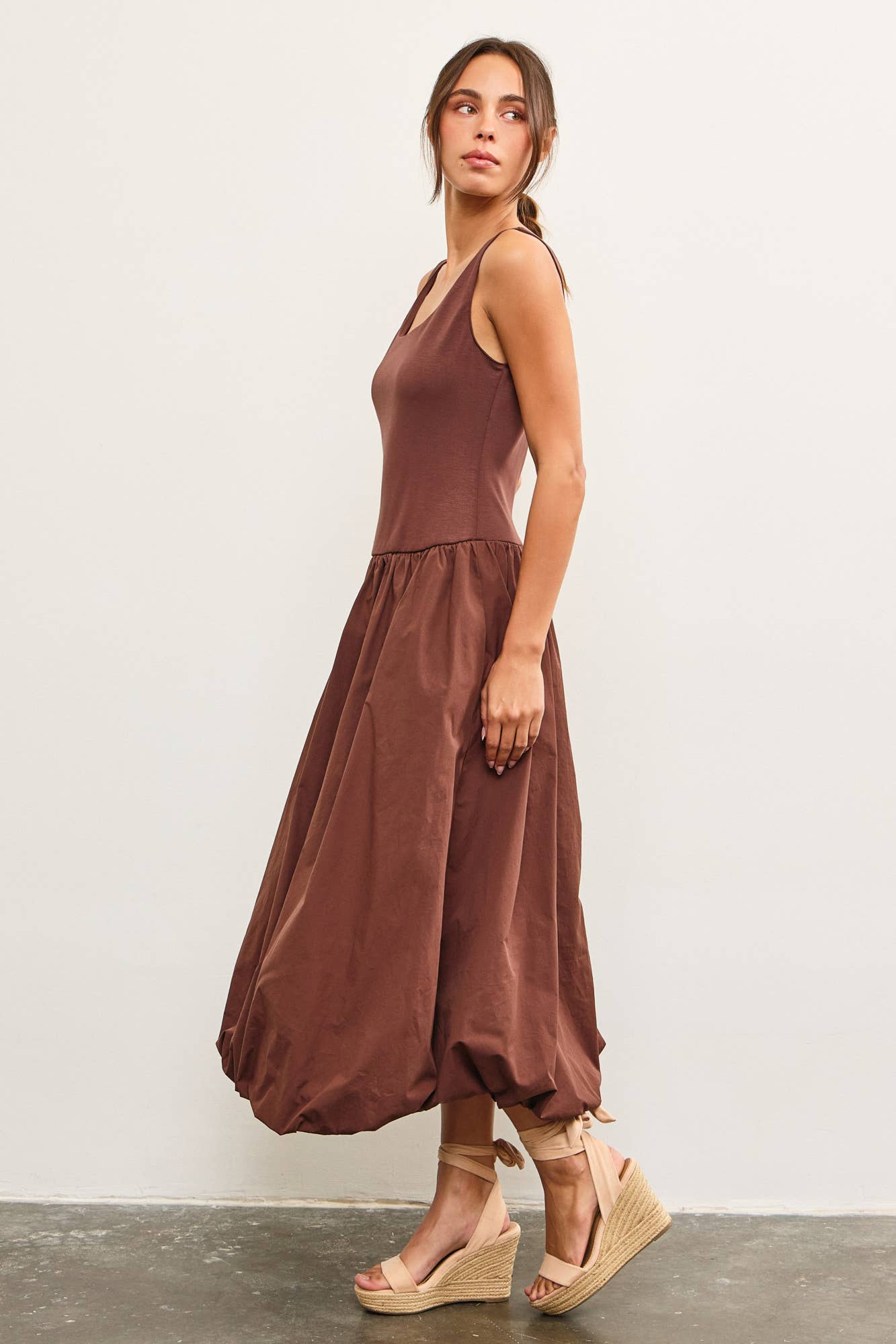 BALLOON HEM SLEEVELESS MIDI DRESS ESPRESSO