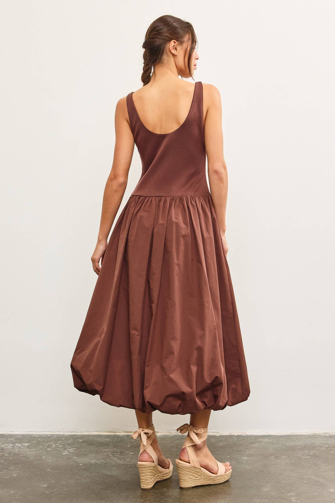 BALLOON HEM SLEEVELESS MIDI DRESS ESPRESSO