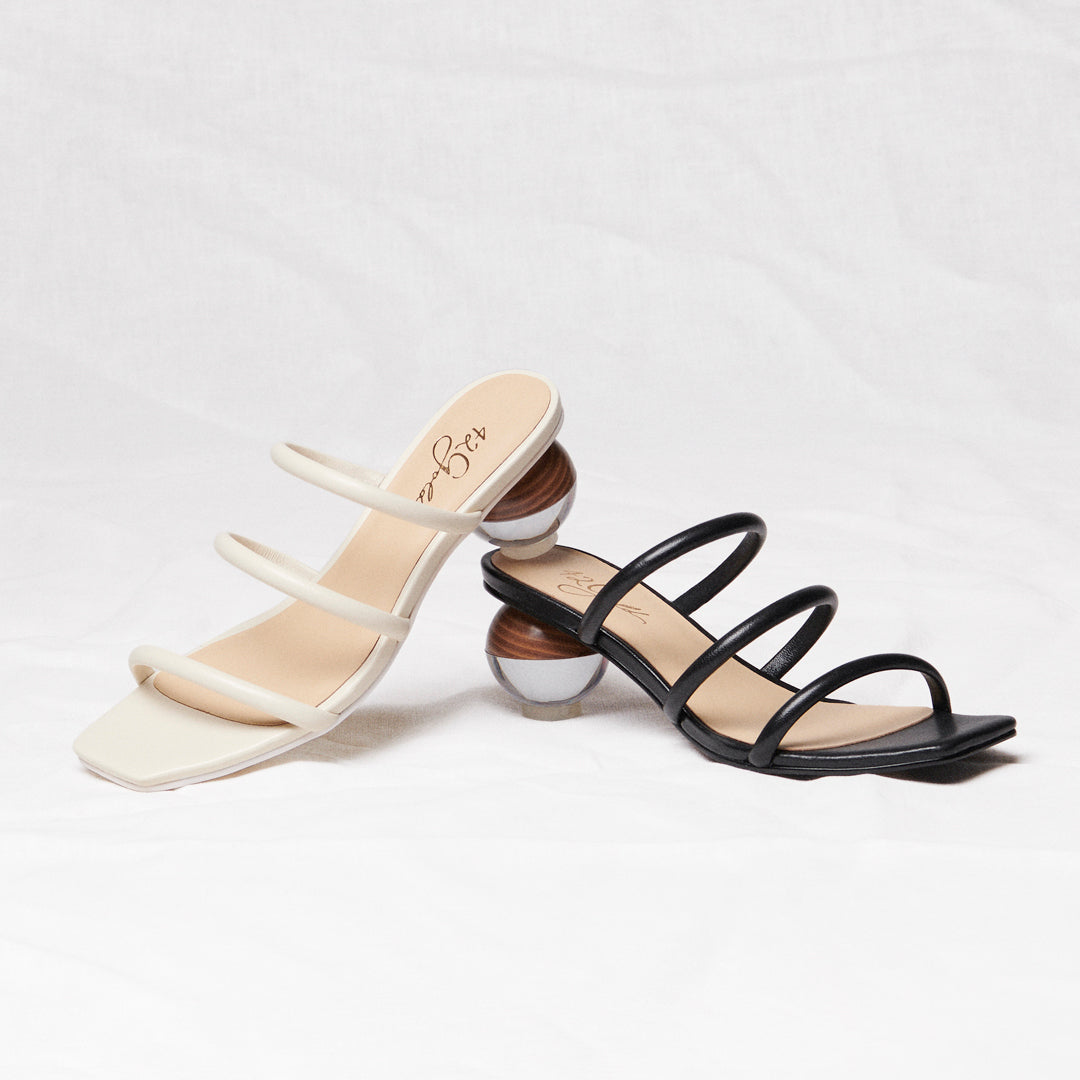 MOTIF SHEEP LEATH BLACK SANDAL