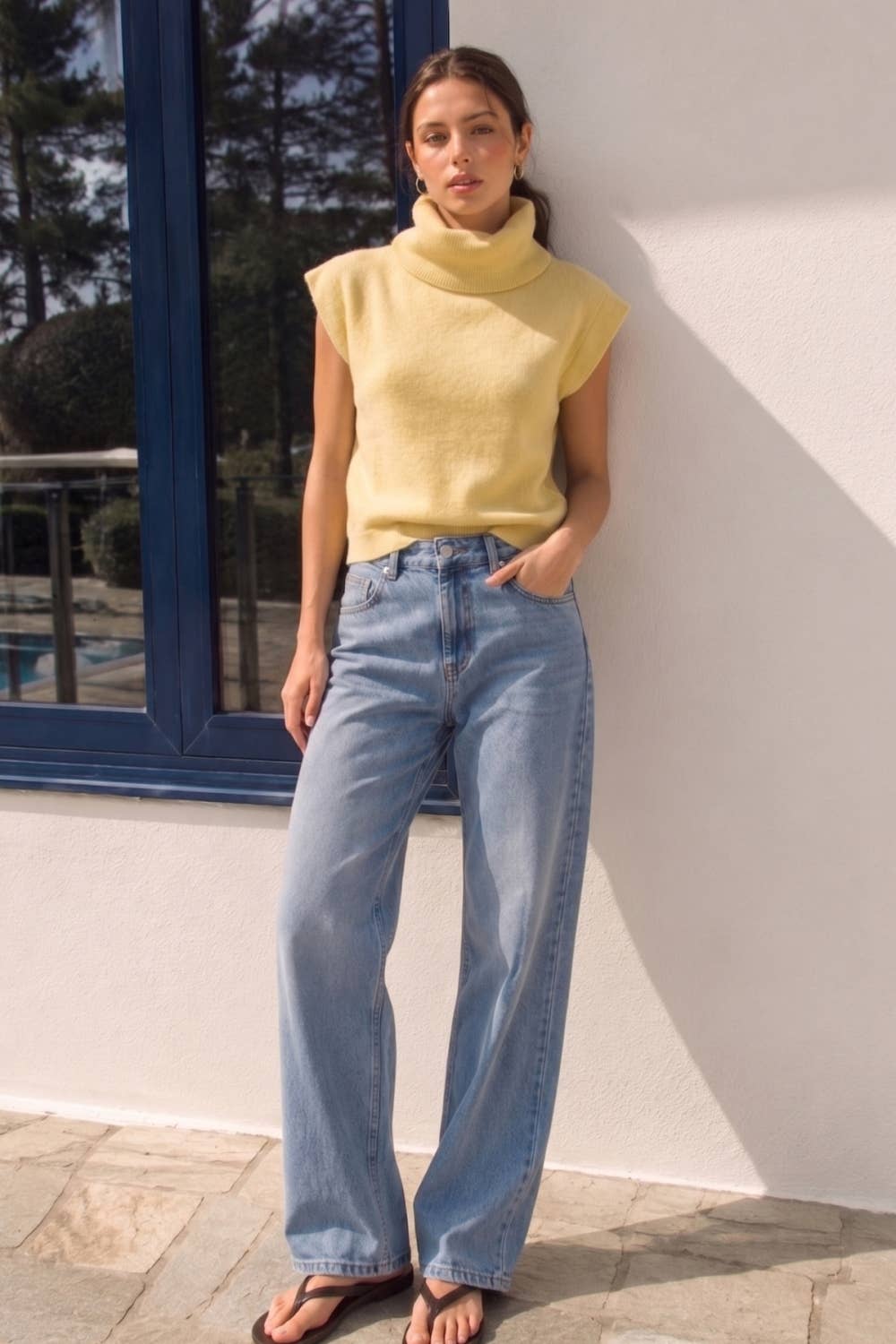 RIBBED SLEEVELESS TURTLENECK SWEATER