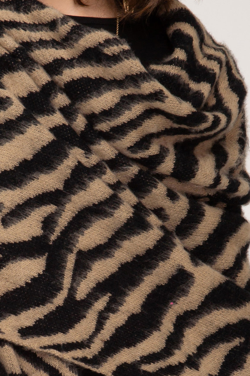 ANIMAL PRINT KNIT SWEATER SHAWL
