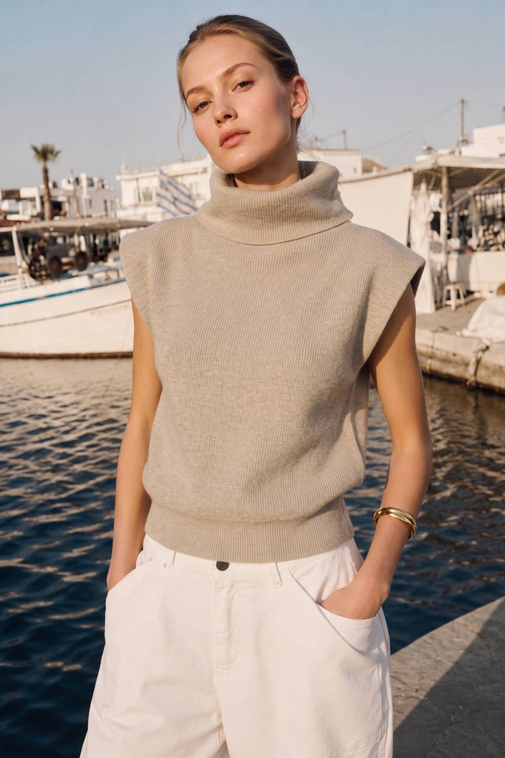 RIBBED SLEEVELESS TURTLENECK SWEATER
