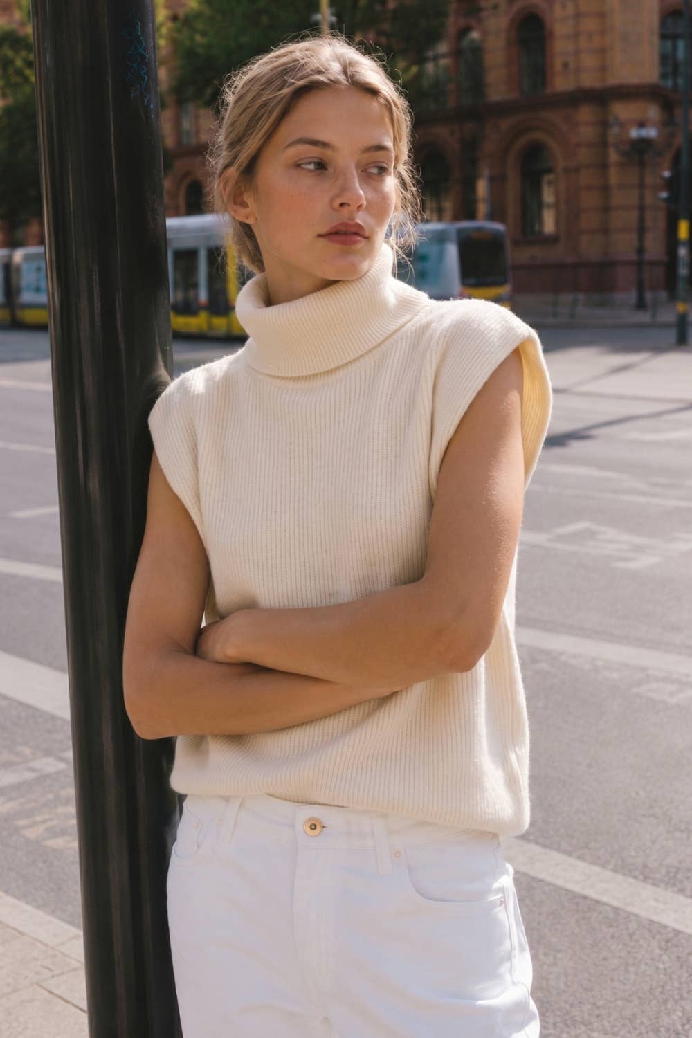 RIBBED SLEEVELESS TURTLENECK SWEATER