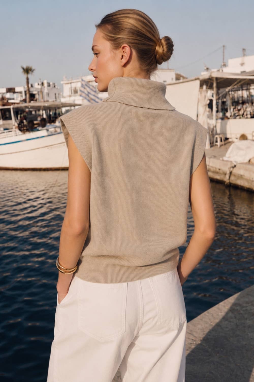RIBBED SLEEVELESS TURTLENECK SWEATER