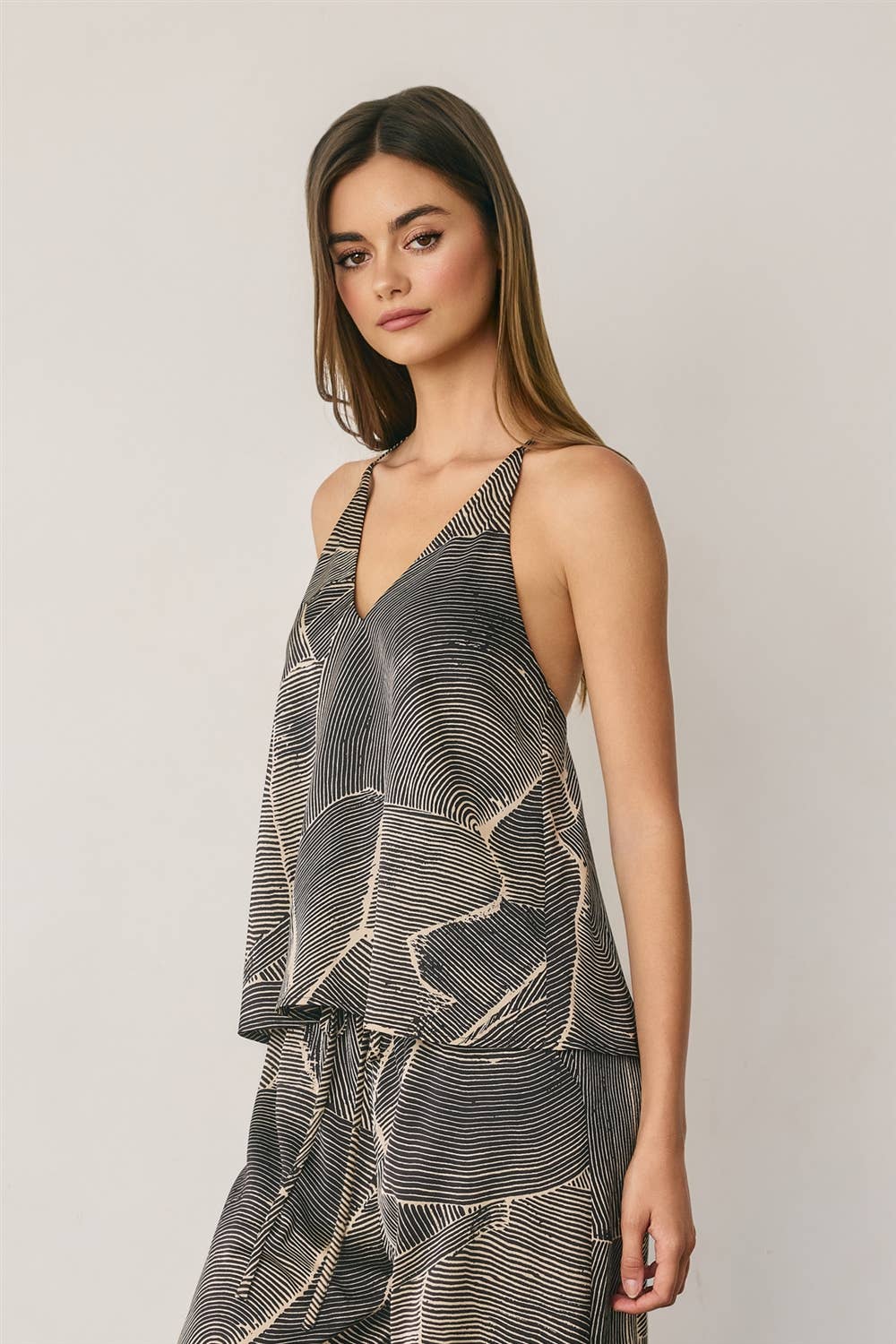 Abstract Deep V Flared Top (1)