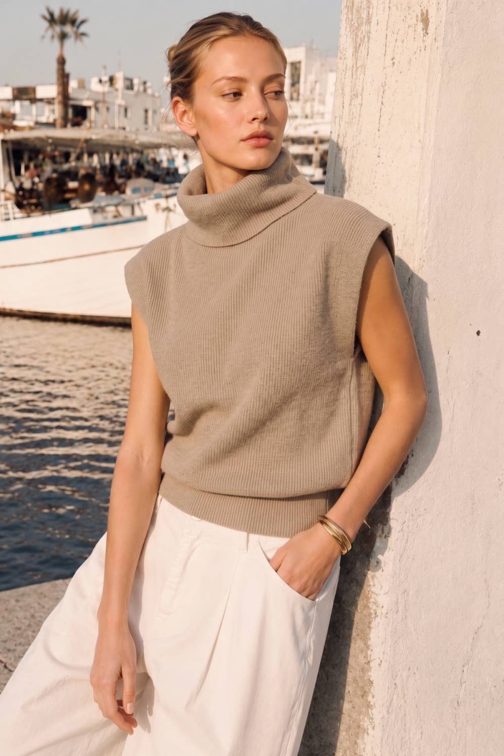 RIBBED SLEEVELESS TURTLENECK SWEATER