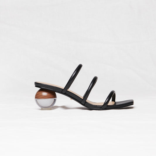 MOTIF SHEEP LEATH BLACK SANDAL