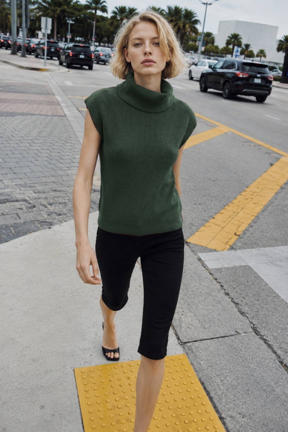 RIBBED SLEEVELESS TURTLENECK SWEATER