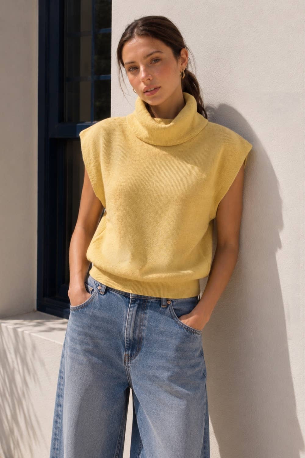 RIBBED SLEEVELESS TURTLENECK SWEATER